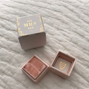 Mrs. Box in Pale Pink / Blush - Single Ring